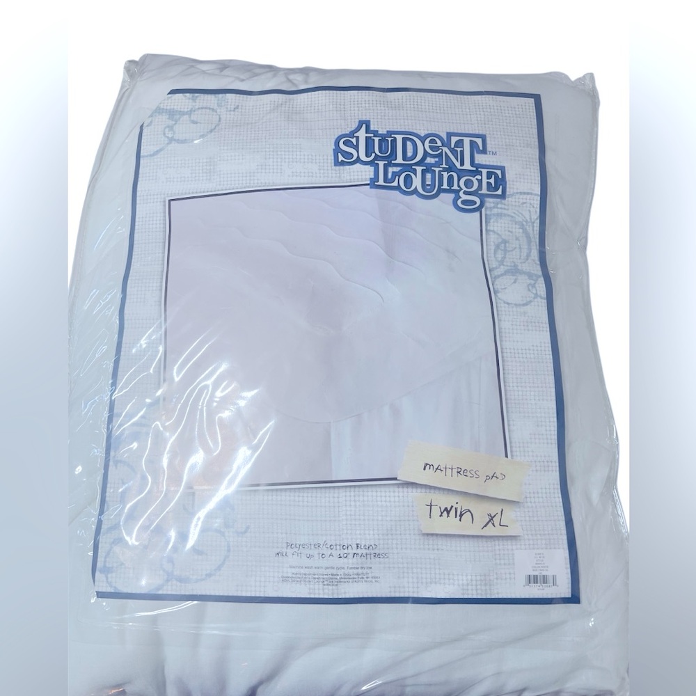 New White Twin XL Mattress Pad by Student Lounge.   New in Packaging.